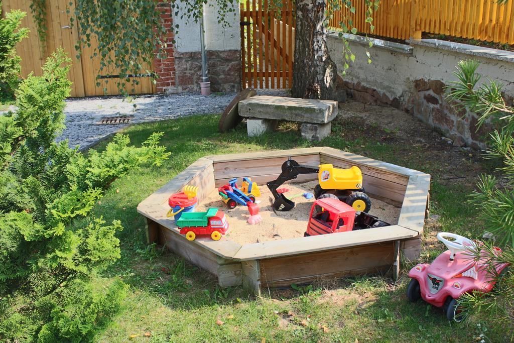 Ferienhof Graefe - 3-Seiten Hof Mit Grossem Garten, Pool & Sauna Meissen Exterior photo