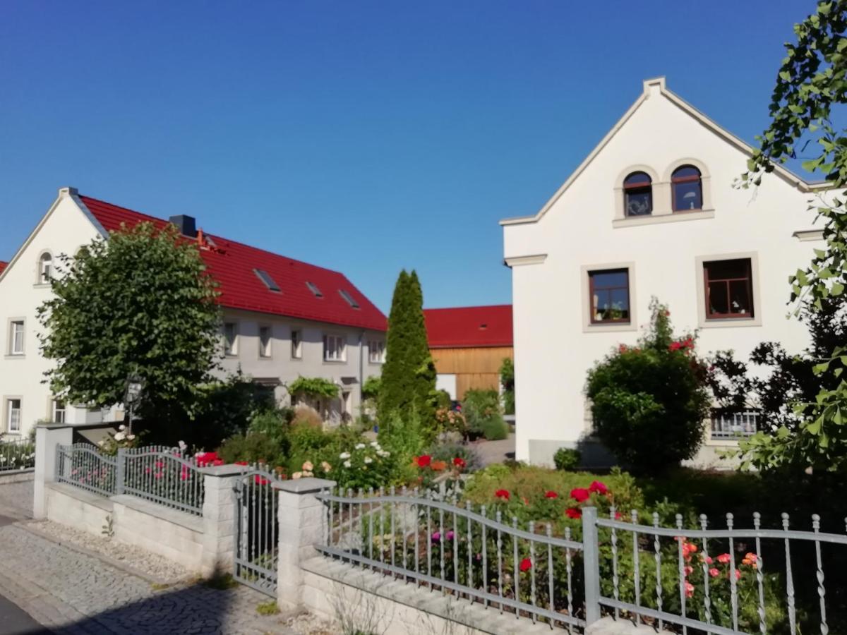 Ferienhof Graefe - 3-Seiten Hof Mit Grossem Garten, Pool & Sauna Meissen Exterior photo